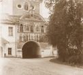 [1910]. Выход из ограды монастыря с внутренней стороны. 