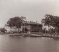 [1909]. Школа и больница в селе Лава.